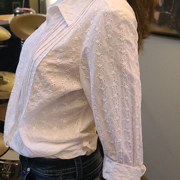 Jh collectables off white eyelet pleated button up - Picture 3 of 10
